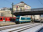 Die 223 068 bei einer Rangierfahrt am 09.01.2009 in Regensburg Hbf.