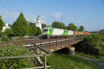 ER20-03 und eine weitere ER20 der SETG mit dem Containerzug nach Hamburg bei Oberkotzau, 11.05.2018