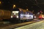 Tief in der Nacht des 16.1.2024 steht die ER20-003 (92 80 1223 003-5 D-BRLL) im Bahnhof Spielfeld-Straß und wartet auf die Ankunft eines Güterzuges aus Graz.