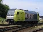 ER 20 001 mit Eisenbahn-Romantik Werbung rangiert am 4.7.2006 im Bahnhof Westerland/Sylt.