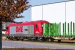 Leerwagen bereitgestellt zur Holzverladung mit einer OHE-Lok ER 20D von Siemens.
