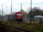 Am 23.10.2013 kam OHE 270080 (223 101) mit einem Holzzug aus Richtung Hannover.