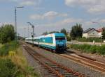 Die 223 061 mit einem Umgeleiteten ALEX nach München am 22.08.2015 bei der Durchfahrt in Pressath.