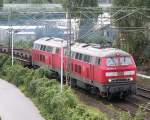 Diese Doppeltraktion 225er zieht einen Güterzug in Richtung Oberhausen Osterfeld. Das Foto stammt vom 27.08.2007