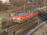 BR 225 109-8 und eine ihrer Schwestern ziehen am 02.01.2008 einen Stahlzug auf der Nokia-Bahn bei Herne-Eickel