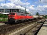 Die 225 805 und die 217 021am 31.05.2008 bei der Durchfahrt am Heimeranplatz (Mnchen). 