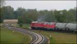 232 592-6 und 225 027-2 ziehen hier ein Kesselwagenzug von der Wilhelmshavener Raffinerie aus ber`s Industriestammgleis. 15/05/2012