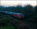 Hier wartet 225 027-2 mit Ihren Kesselwagen auf Einfahrt zur Wilhelmshavener Raffinerie. 19/11/2012