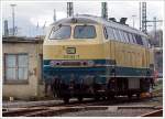 Die 225 082-7 der Aggerbahn (Andreas Voll e.K., Wiehl), ex DB 225 082-7, ex DB 215 082-9, steht am 09.11.2013 beim Siegener Lokschuppen.