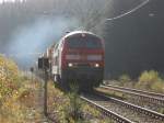 BR 225 079 mit einem Gleisbauzug am B31 (St.Georgen/Schwarzwald)30.10.06