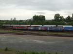 NBE 232 105, 364 403-6, 212 311-5 und 225 002-5 stehen am  16.05.15 in Frankfurt am Main Ost von einer Brücke aus fotografiert.