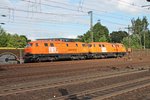 Durchfahrt am 26.05.2015 von BBL 19 (225 015-7) und BBL 16 (225 100-7) als Lokzug in Hamburg Harburg gen Norden.