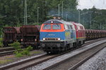 225 071-0 und 225 094-2 EBM in Hochstadt/ Marktzeuln am 13.06.2016. (Bahnsteigbild)