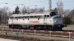 STRABAG 227 007 in Torgau vom Bahnsteig aus am 24.3.22. Der Bahnsteig ist von einem sog. Reisendensicherer abgesperrt, wenn kein Zug kommt, da in Torgau ein neues zeitgemäßes Empfangsgebäude errichtet wird. Bis zur Landesgartenschau Sachsen 2022 ist nicht mehr viel Zeit.