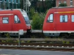 Ungewhnliches Arbeitstier - Eine Nohab der DSB (MY1143) als Zugpferd vor einer Gleisbaumaschine in Bad Hersfeld am 02.08.2003. Sie ist auch noch mit V170 1143 gezeichnet.