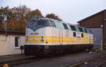 KEG 2004, eine ehemalige DR 228 Diesellok, wartet hier vor dem Lokschuppen in Rheine HBF am 21.10.2001 auf ihren nächsten Einsatz.