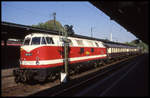 Am 20.9.2003 kam die ehemalige DDR Lok 228742 zu besonderen Ehren. Sie bespannte den alten Rheingold Zug und war damit im Ruhrgebiet, hier Halt im Bahnhof Wanne Eickel, unterwegs.