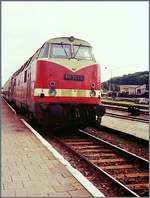 Die DR 118 799-6 wartet mit einem Nahverkehrszug in Bad Doberan auf die Weiterfahrt. 

Ein Analogbild 26. Sept. 1990
