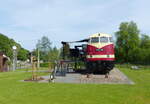 Die V180 386 (ex 92 80 1228 786-0 D-MEG), umgebaut als zum Lok-Hotel, am 14.05.2022 in Wiesenburg (Sachsen).