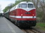 Zurck von Lauterbach Mole nach Bergen/Rgen ging es fr 118 770 nur als Schlulok.Hier stand die Lok,mit bereits eingeschalteten Schlulicht,am 12.Mai 2013, in Lauterbach Mole.