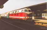 118 514 ca.1990 in Wildpark bei Potsdam. (Wannseeexpress) Nach dem Mauerfall fehlte die S-Bahnanbindung Wannsee-Potsdam. Doppelstock mit BR 118 haben die Lücke gestopft.  