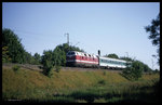 Der Personenzug von Blankenburg nach Elbingerode war am 20.8.1996 um 9.55 Uhr mit der Diesellok 228798 bespannt. Hier ist der Regionalzug nahe Hüttenrode unterwegs.