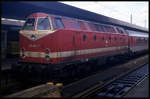 Die DR 229184 ist mit einem IC aus Ostdeutschland am 1.4.1994 im Kopfbahnhof Hamburg Altona angekommen.