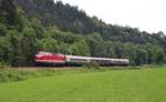 229 147-4 (CLR) fuhr am 21.07.18 den Sormitztal Thüringer Meer Express von Erfurt nach Wurzbach. Von dort fuhren dann Busse nach Blankenstein, da auf der Stecke gebaut wird. Hier ist der Zug bei Leutenberg zu sehen.