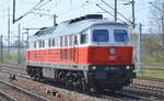 DB Cargo AG (D), mit  232 045-5  [NVR-Nummer: 92 80 1232 045-5 D-DB] am 28.04.21 Durchfahrt Bf. Flughafen BER Terminal 5.