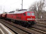 Ludmilla (232 426-7) mit einem langen Ganzzug unterwegs in Richtung Magdeburg Hbf. Fotografiert am 24.02.2009 in Magdeburg-Buckau