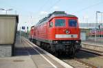 232 498-6 und mit der Wagenlok 363 821-0 (kalt) in Berlin-Lichtenberg.