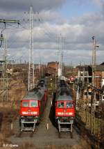 DB 232 254-3 + DB 232 673-4 abgestellt am Lokschuppen im Gterbahnhof Halle / Saale, fotografiert am 20.02.2012