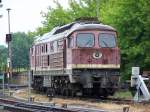 Einige Loks der BR 232 stehen leider abgestellt im Bahnhof Brandenburg Altstadt. Sommer 2005.