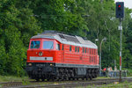 232 528-0 durchquert am 28.05.2016 Ratingen-Lintorf, nachdem sie zuvor einen Kalkzug über die Angertalbahn gezogen hat.