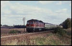 132345 ist hier am 16.9.1990 um 14.52 Uhr bei Ovelgünne mit dem D 444 nach Köln unterwegs.