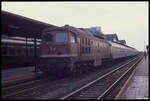 132525 hat hier am 21.11.1990 den E 2054 nach Köln an den Bahnsteig in Nordhausen gebracht und spannt wenig später ab, um den Zug an eine andere Diesellok zu übergeben.