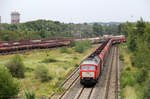 Auf dem Weg zum Hüttenwerk Krupp Mannesmann (HKM) durchfährt 232 908 mit ihrem beeindruckenden Ganzzug auch den Güterbahnhof Duisburg-Hochfeld Süd.