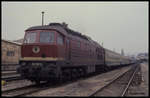 132669 vor einer Leerzuggarnitur am 29.3.1991 im Bahnhof Meiningen.