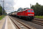 Die 232 469-7 mit einem Kesselwagenzug bei der Durchfahrt am 20.08.2017 in Nassenheide.