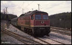 232464 ist hier in Blankenheim am 26.4.1992 um 14.37 Uhr mit dem N 8936 nach Leinefelde unterwegs.