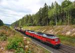 Zwei Russinnen zogen diesen Güterzug am 19.06.2014 bei Niederlamitz in Richtung Marktredwitz.