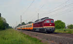 Am 19.05.18 führte der Erfurter Bahnservice eine Sonderfahrt von Erfurt nach Binz durch. Bespannt wurde der Sonderzug mit der firmeneigene 132 334. Hier rollt der Sonderzug durch Brehna Richtung Bitterfeld.