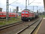 BR 232 330 in Doppeltraktion mit Ganzzug (Kesselwaggons) in Richtung Leuna Werke; Foto in Gotha, Sommer 2005