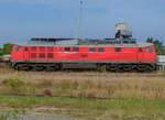 Seitenansicht von 232 498-6 in Weiden Oberpfalz 19.07.2020 von öffentlicher Straße aus ins Gelände fotografiert