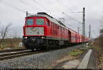 Jeden zweiten Mittwoch wird das Zementwerk in Bernburg mit Gips beliefert. Am Vortag macht sich 232 201-4 (132 201-5) mit leeren Wagen auf den Weg aus Richtung Halle (Saale) nach Rottleberode Süd und konnte östlich von Angersdorf auf dem Gegengleis dokumentiert werden.

🧰 DB Cargo
🕓 18.1.2022 | 13:31 Uhr