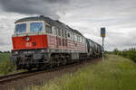 DB Cargo 232 484 ziehend und 232 092 schiebend, zottelten einen beladenen Kesselzug aus Stendell, über Polen und Pasewalk nach Neubrandenburg. Aufgenommen bei der Ausfahrt in Pasewalk am 28.05.2022.