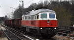 DB Cargo AG, Mainz mit ihrer  232 105-7  (NVR:  92 80 1232 105-7 D-DB ) mit einigen Hochbordwagen am 14.12.23 Berlin Buch.