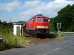 Am 11.06.08 hat 232 686-6 gerade die erste Steigung mit ihrer Leistung vom Kaliwerk Heringen nach Gerstungen hinter sich gelassen.