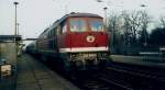 232 045 im Dezember 1997 an einem frhen Morgen mit der Regionalbahn nach Lubmin Pbf( bekannt durch das KKW)in Greifswald.