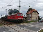 232 230 verlsst mit einem Militrtransport den Bahnhof Martensdorf. (12.09.08)